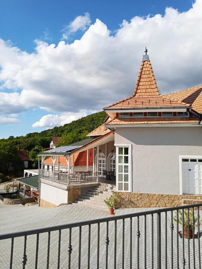 Fogado A Ket Toelgyfahoz Bed and Breakfast Sümeg Eksteriør billede