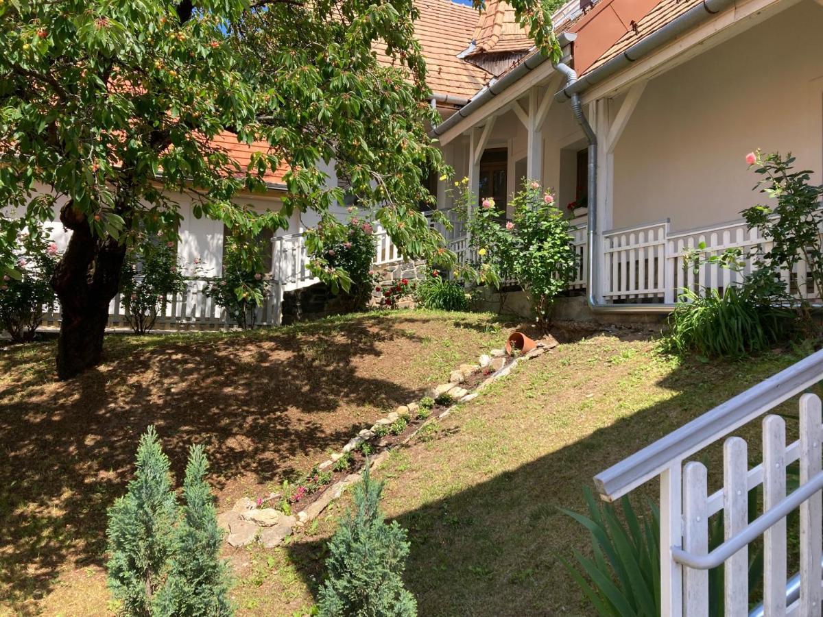 Fogado A Ket Toelgyfahoz Bed and Breakfast Sümeg Eksteriør billede