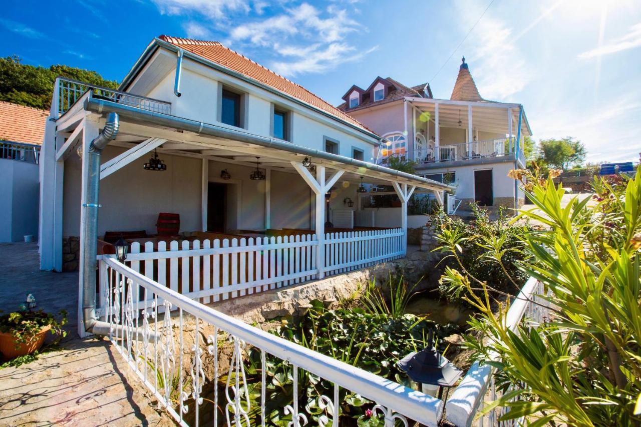Fogado A Ket Toelgyfahoz Bed and Breakfast Sümeg Eksteriør billede